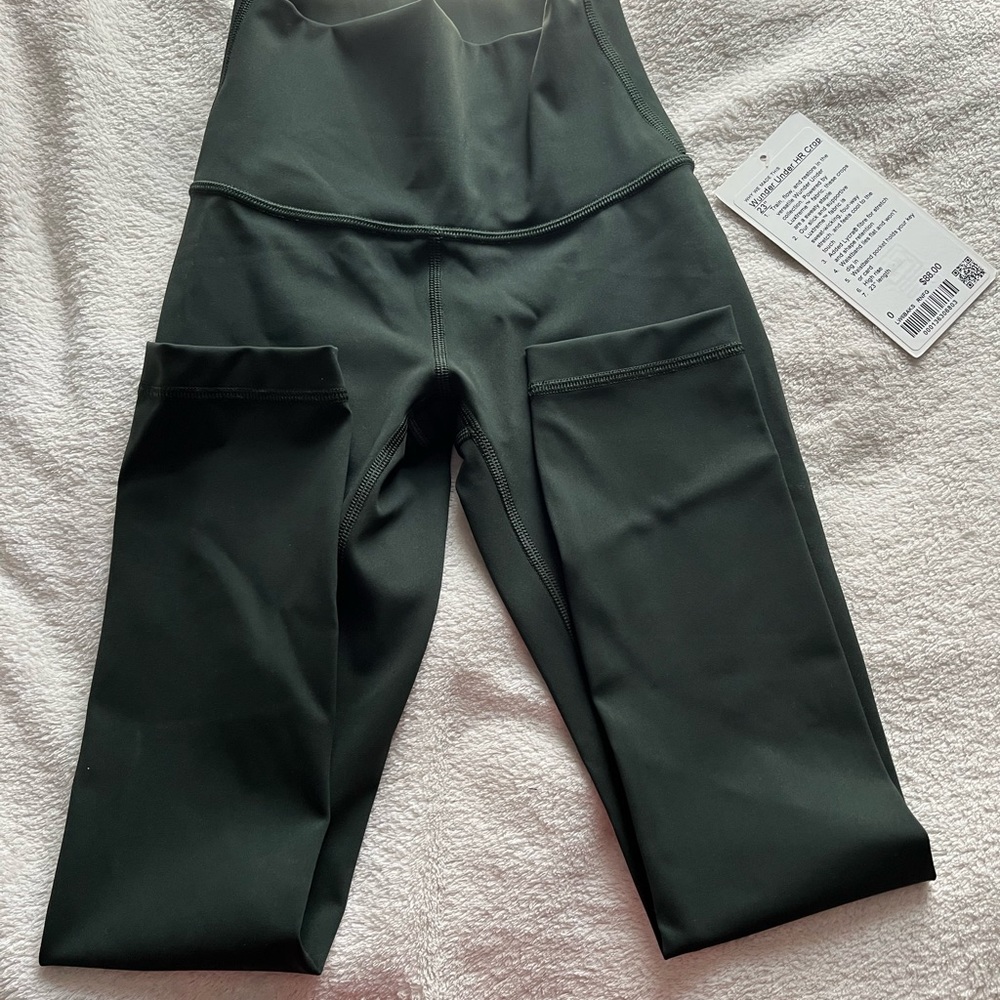 Lulu lemon NWT Wunder Under Crop leggings